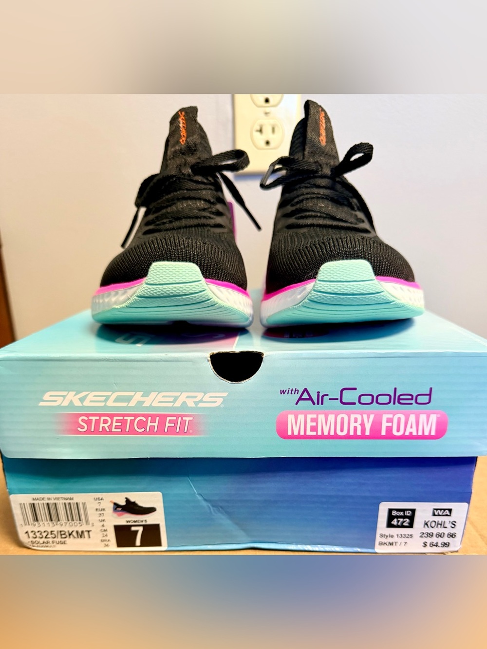 Skechers Stretch Fit Air Cooled Memory Foam Sneakers Women's Size 7 New in Box - Picture 3 of 15